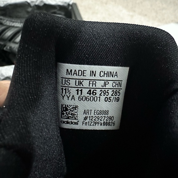 Adidas Ultraboost x Manchester United size 11.5 - Picture 7 of 7